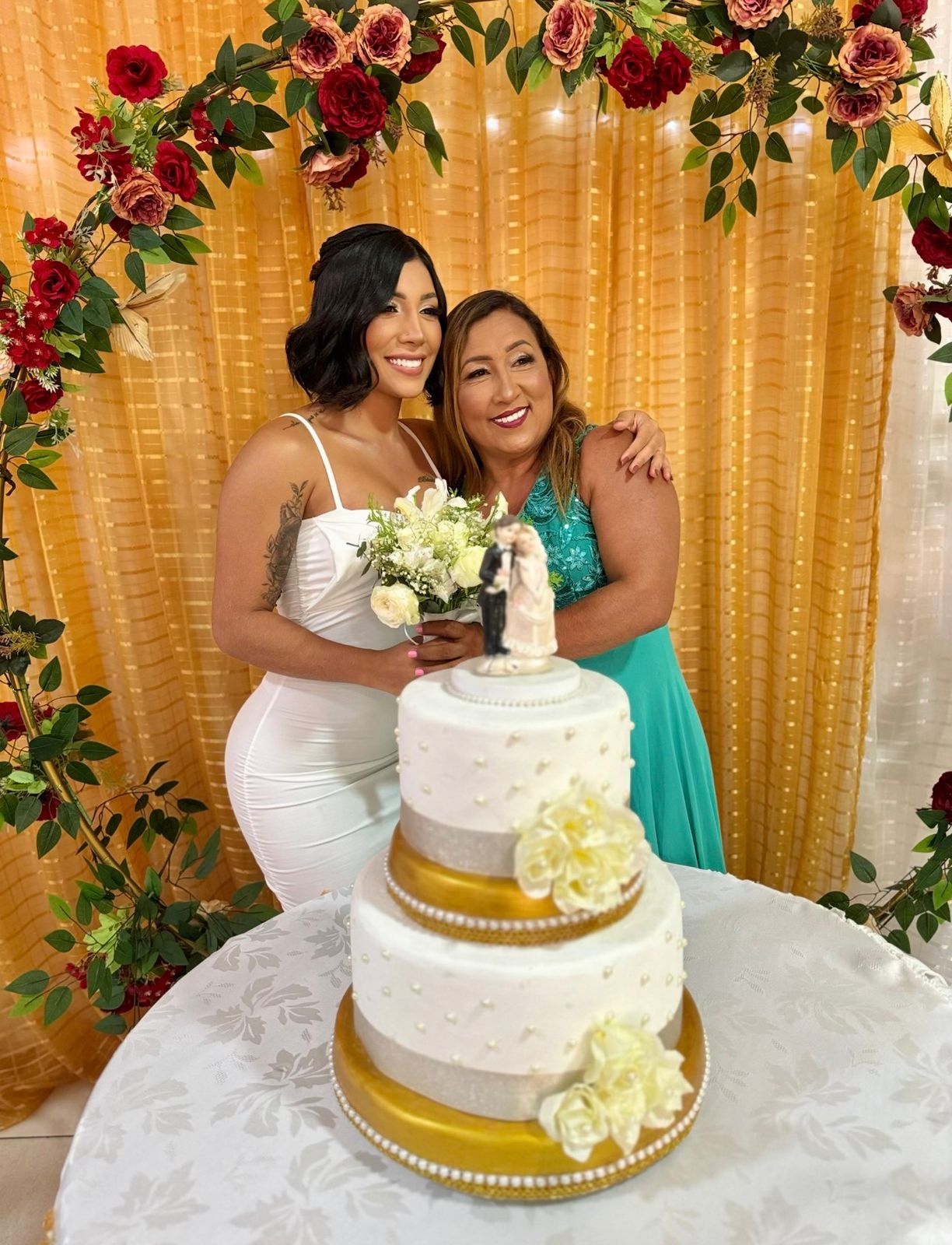 Foto de Isabelly ao lado de sua mãe